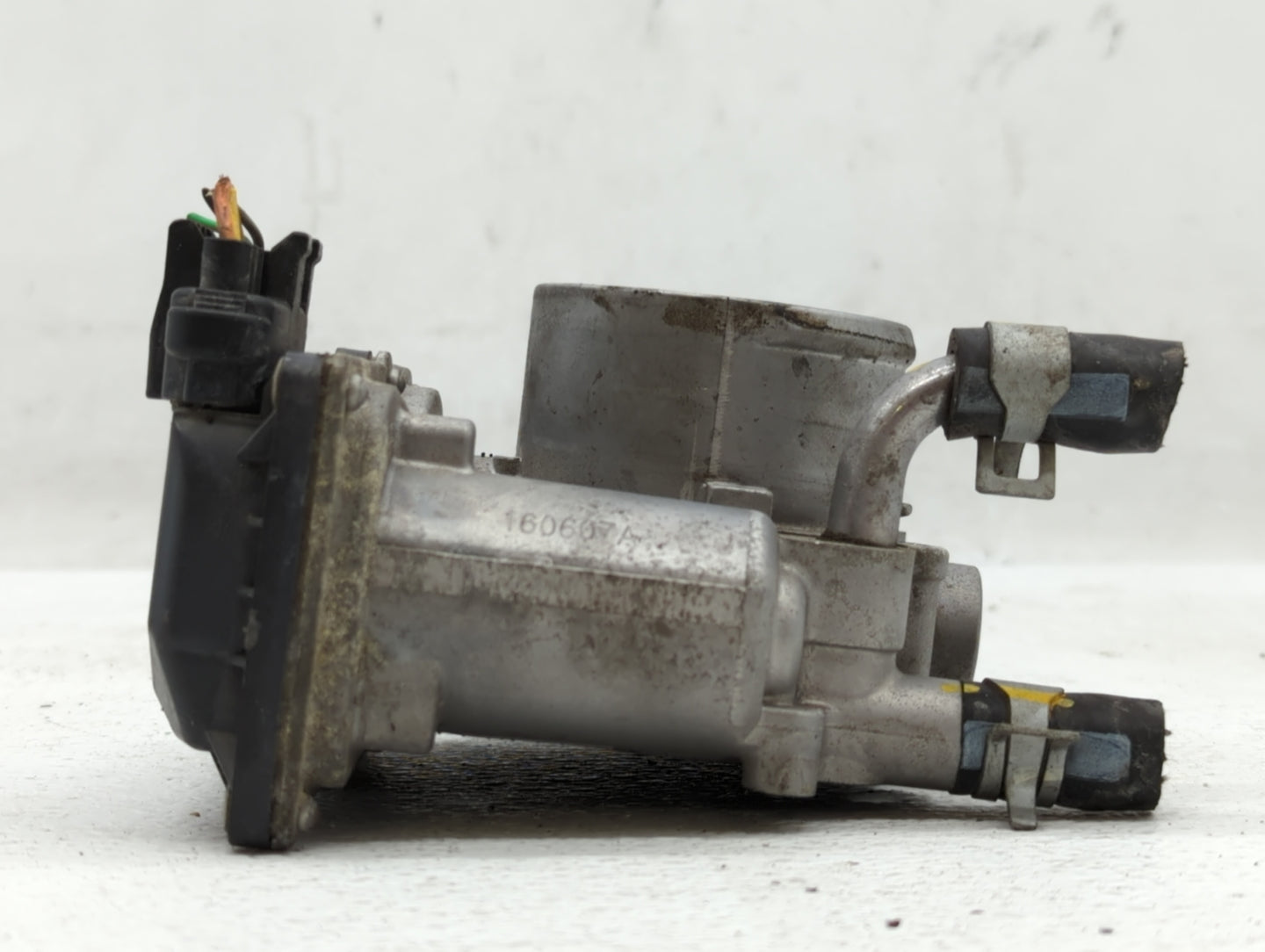 2012-2017 Hyundai Veloster Throttle Body P/N:35100-2B300 Fits Fits 2012 2013 2014 2015 2016 2017 2018 2019 OEM Used Auto Par
