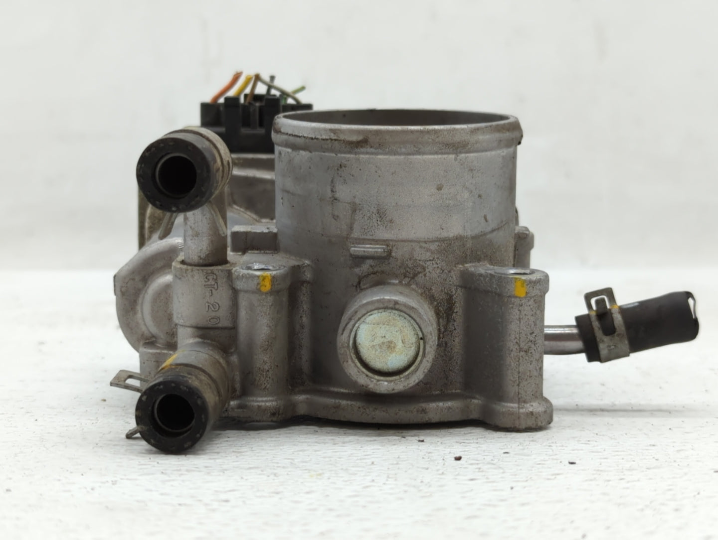 2012-2017 Hyundai Veloster Throttle Body P/N:35100-2B300 Fits Fits 2012 2013 2014 2015 2016 2017 2018 2019 OEM Used Auto Par