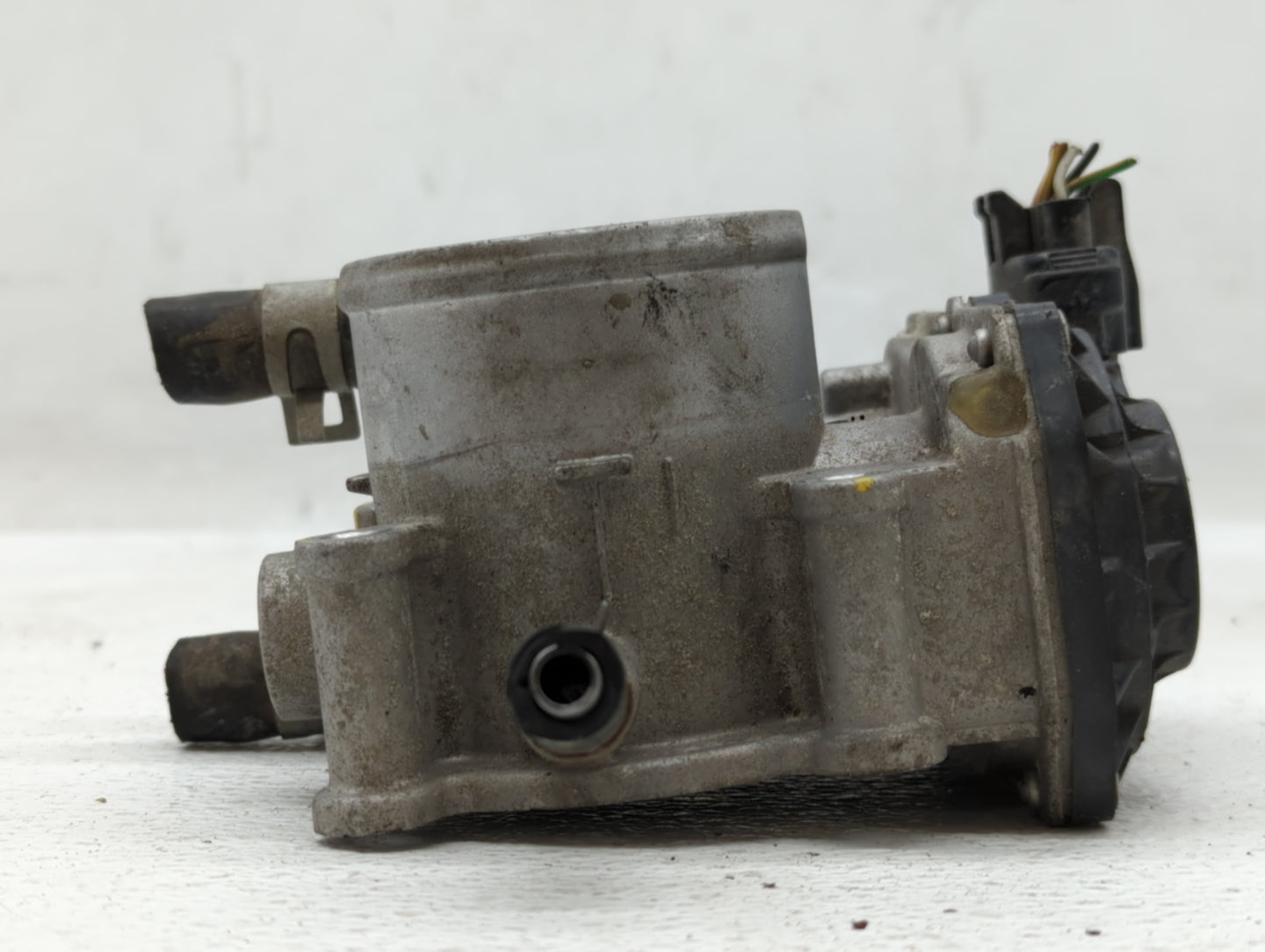 2012-2017 Hyundai Veloster Throttle Body P/N:35100-2B300 Fits Fits 2012 2013 2014 2015 2016 2017 2018 2019 OEM Used Auto Par