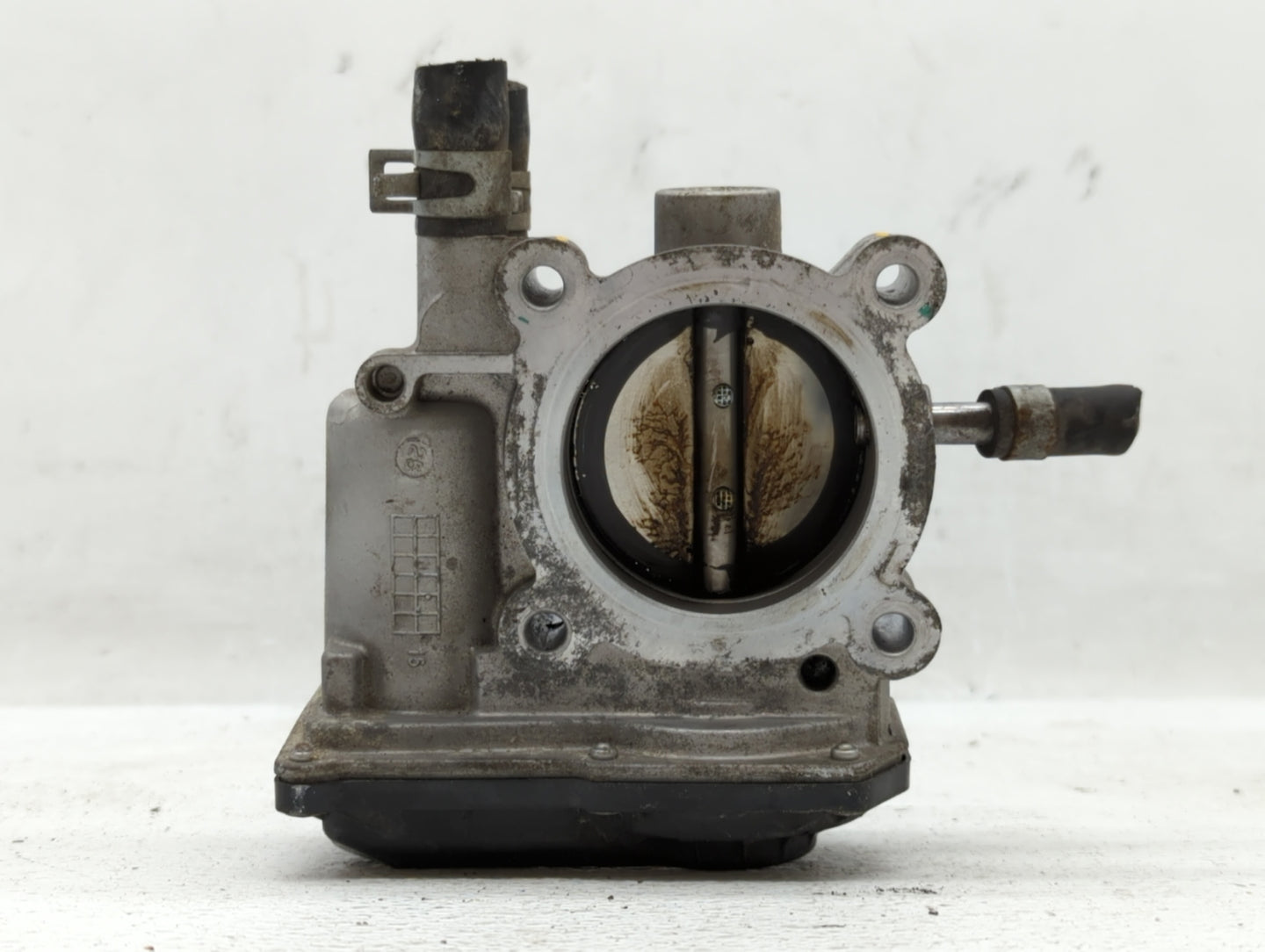 2012-2017 Hyundai Veloster Throttle Body P/N:35100-2B300 Fits Fits 2012 2013 2014 2015 2016 2017 2018 2019 OEM Used Auto Par