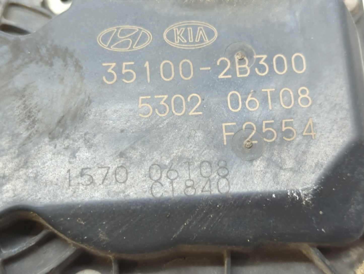 2012-2017 Hyundai Veloster Throttle Body P/N:35100-2B300 Fits Fits 2012 2013 2014 2015 2016 2017 2018 2019 OEM Used Auto Par