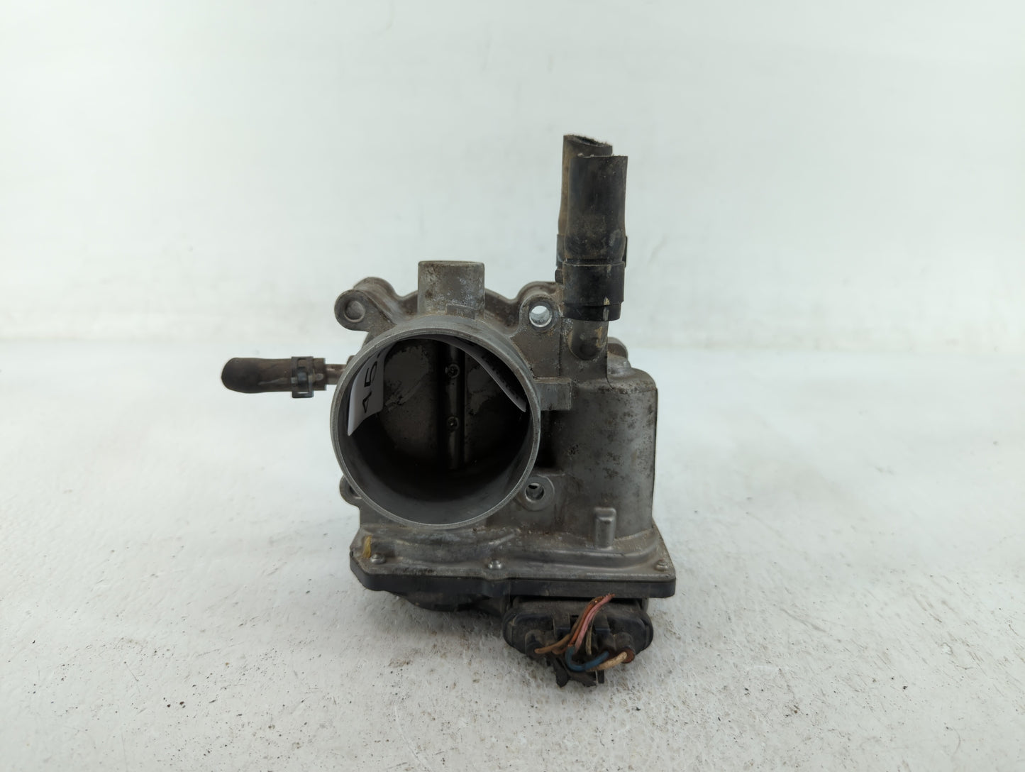 2012-2017 Hyundai Veloster Throttle Body P/N:35100-2B300 Fits Fits 2012 2013 2014 2015 2016 2017 2018 2019 OEM Used Auto Par