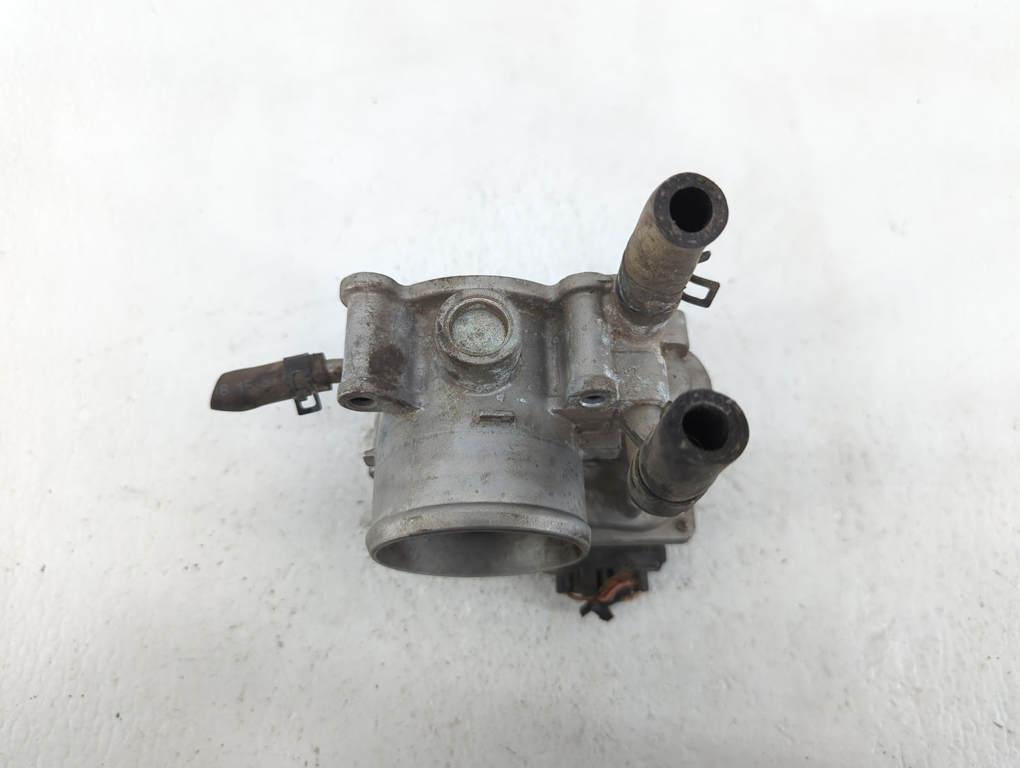 2012-2017 Hyundai Veloster Throttle Body P/N:35100-2B300 Fits Fits 2012 2013 2014 2015 2016 2017 2018 2019 OEM Used Auto Par