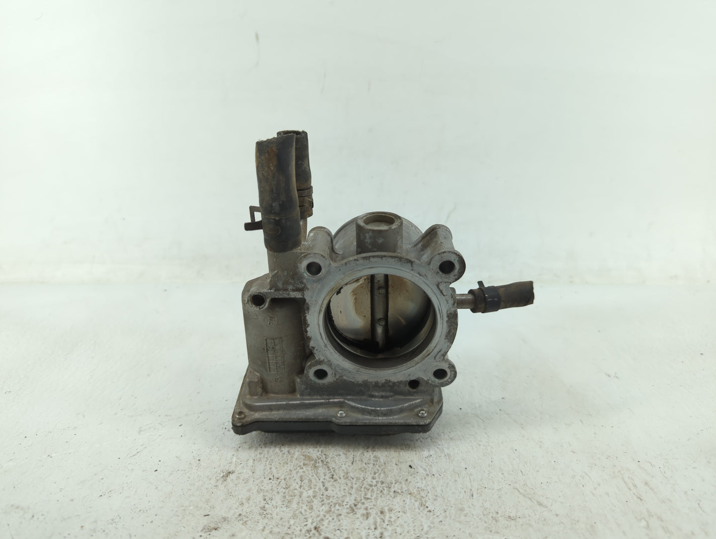 2012-2017 Hyundai Veloster Throttle Body P/N:35100-2B300 Fits Fits 2012 2013 2014 2015 2016 2017 2018 2019 OEM Used Auto Par