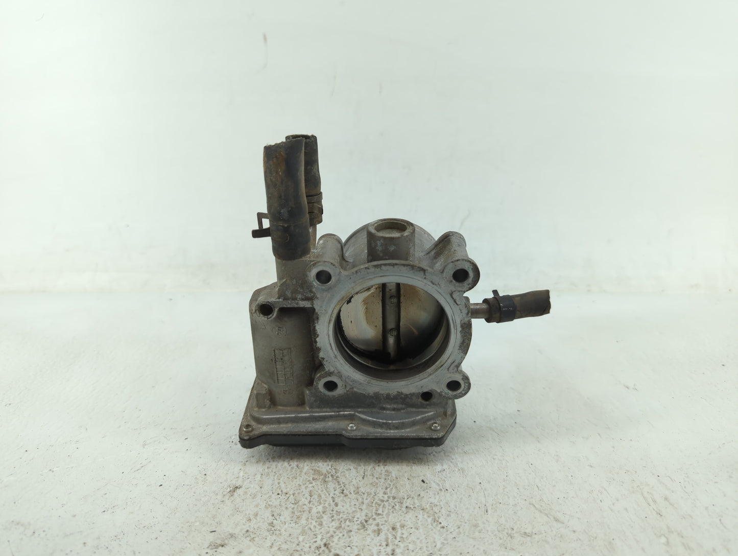 2012-2017 Hyundai Veloster Throttle Body P/N:35100-2B300 Fits Fits 2012 2013 2014 2015 2016 2017 2018 2019 OEM Used Auto Par