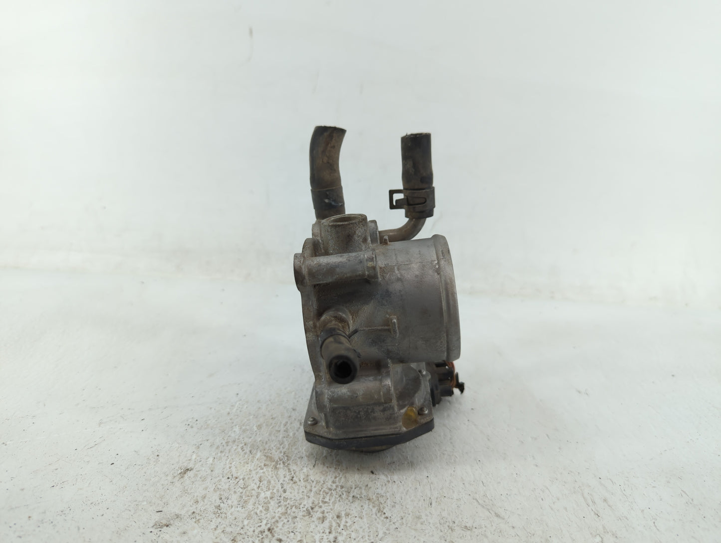2012-2017 Hyundai Veloster Throttle Body P/N:35100-2B300 Fits Fits 2012 2013 2014 2015 2016 2017 2018 2019 OEM Used Auto Par