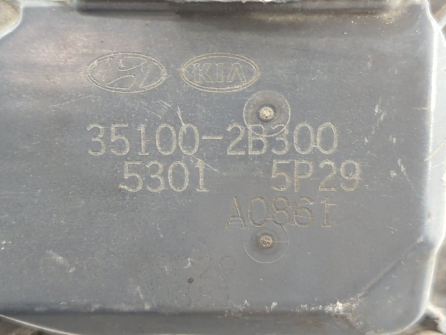 2012-2017 Hyundai Veloster Throttle Body P/N:35100-2B300 Fits Fits 2012 2013 2014 2015 2016 2017 2018 2019 OEM Used Auto Par