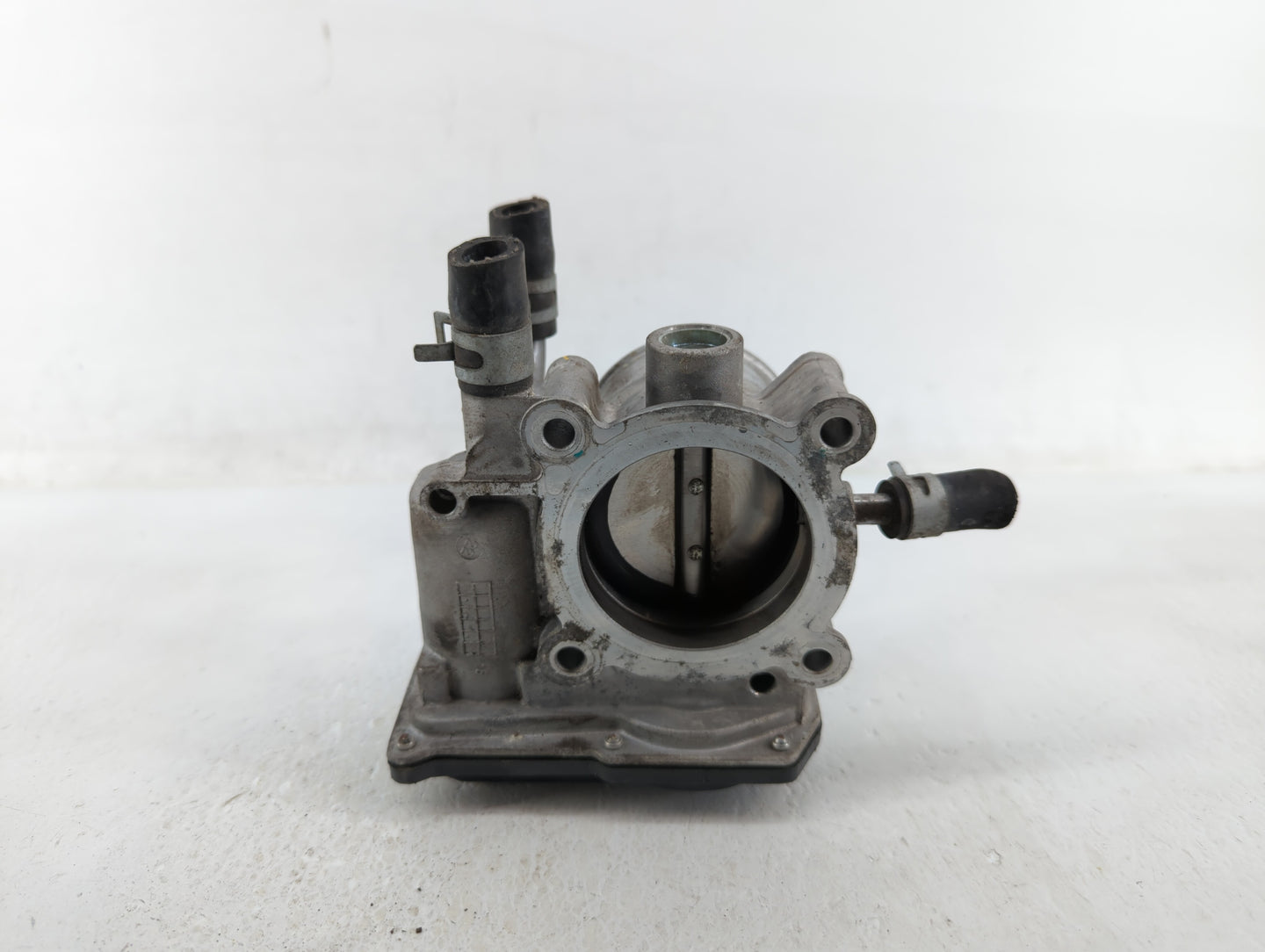 2012-2017 Hyundai Veloster Throttle Body P/N:35100-2B300 Fits Fits 2012 2013 2014 2015 2016 2017 2018 2019 OEM Used Auto Par