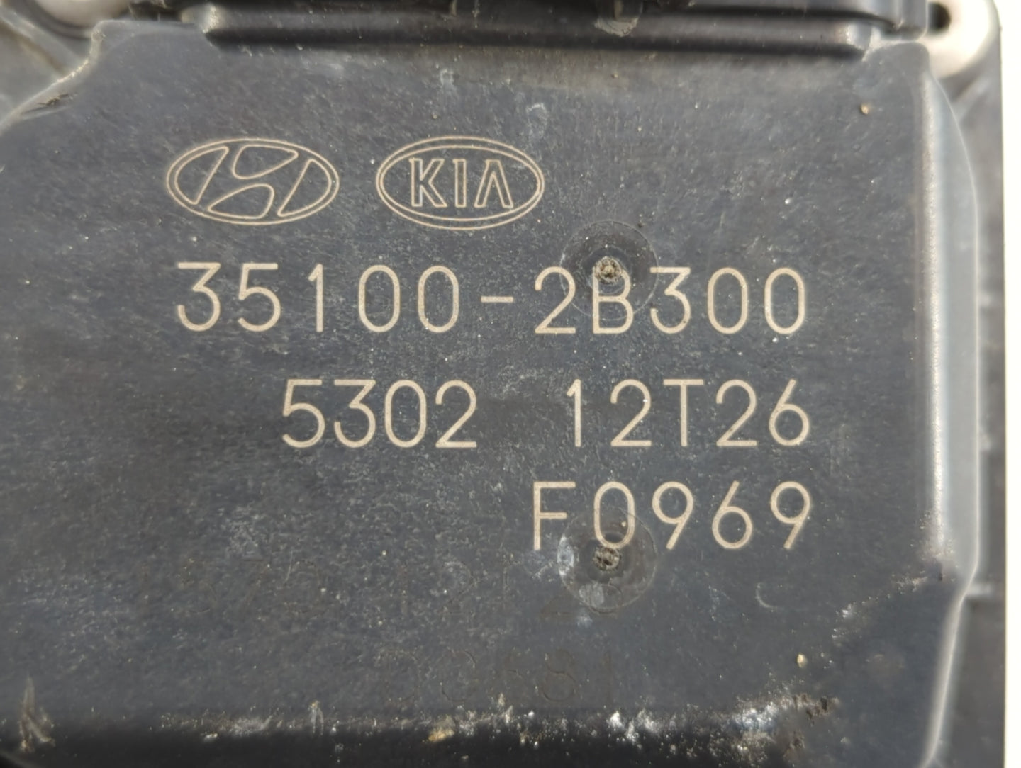 2012-2017 Hyundai Veloster Throttle Body P/N:35100-2B300 Fits Fits 2012 2013 2014 2015 2016 2017 2018 2019 OEM Used Auto Par