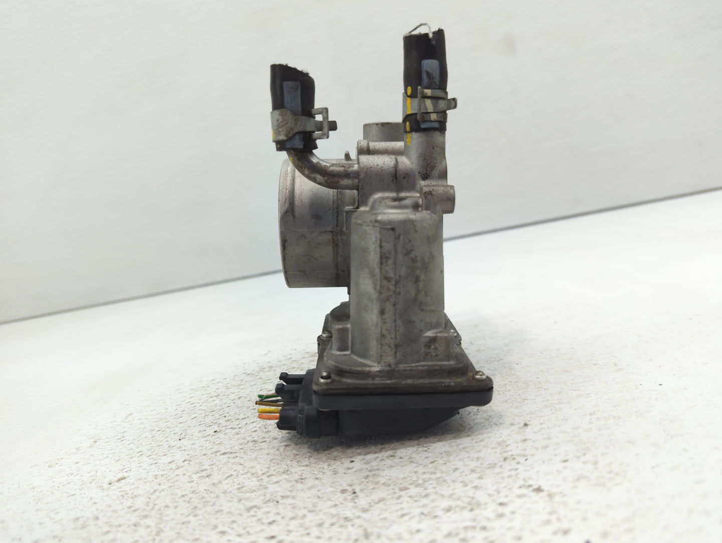2012-2017 Hyundai Veloster Throttle Body P/N:35100-2B370 Fits Fits 2012 2013 2014 2015 2016 2017 2018 2019 OEM Used Auto Par