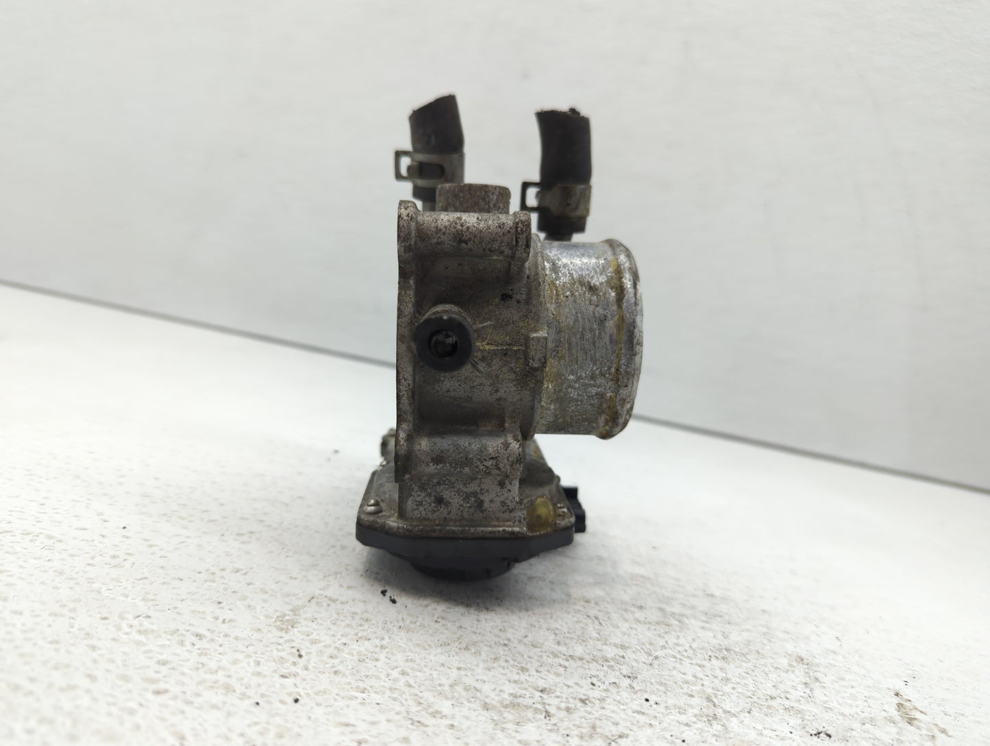 2015-2020 Hyundai Veloster Throttle Body P/N:35100-2B340 Fits Fits 2015 2016 2017 2018 2019 2020 2021 2022 OEM Used Auto Par