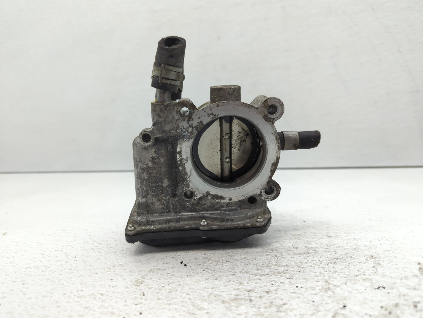 2015-2020 Hyundai Veloster Throttle Body P/N:35100-2B340 Fits Fits 2015 2016 2017 2018 2019 2020 2021 2022 OEM Used Auto Par