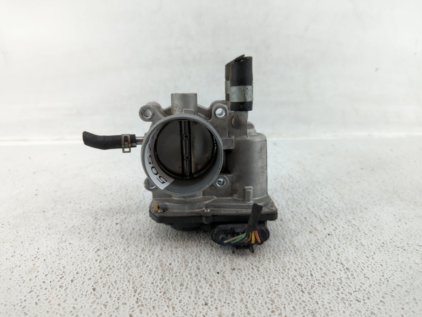 2012-2017 Hyundai Veloster Throttle Body P/N:35100-2B300 Fits Fits 2012 2013 2014 2015 2016 2017 2018 2019 OEM Used Auto Par