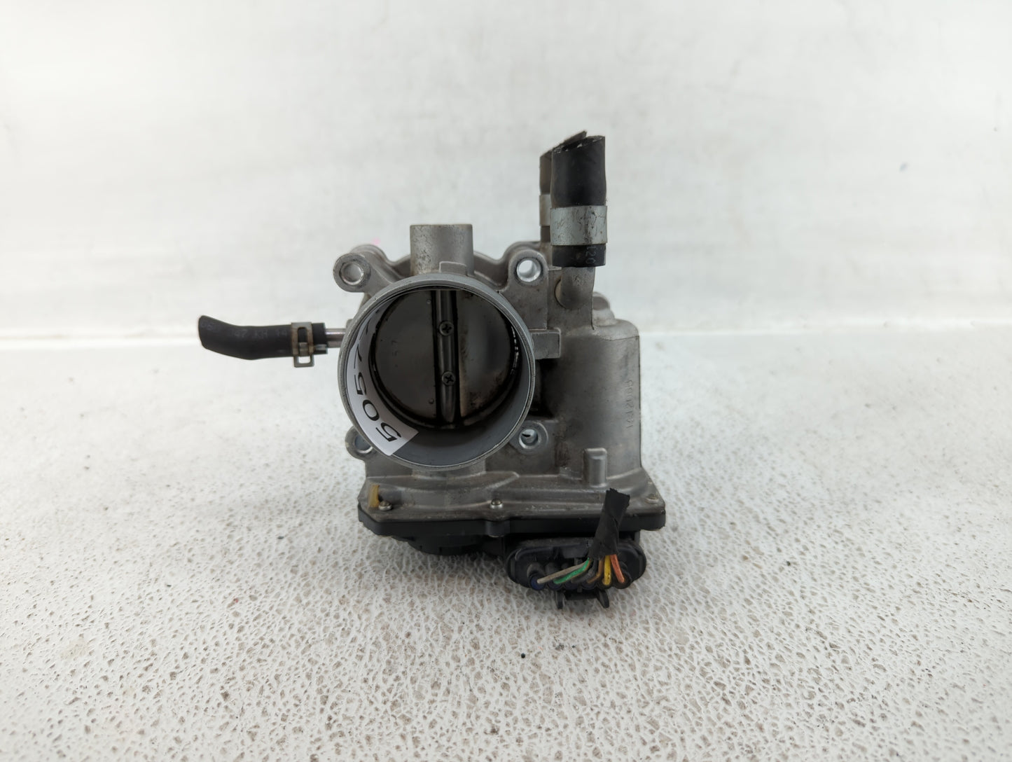 2012-2017 Hyundai Veloster Throttle Body P/N:35100-2B300 Fits Fits 2012 2013 2014 2015 2016 2017 2018 2019 OEM Used Auto Par