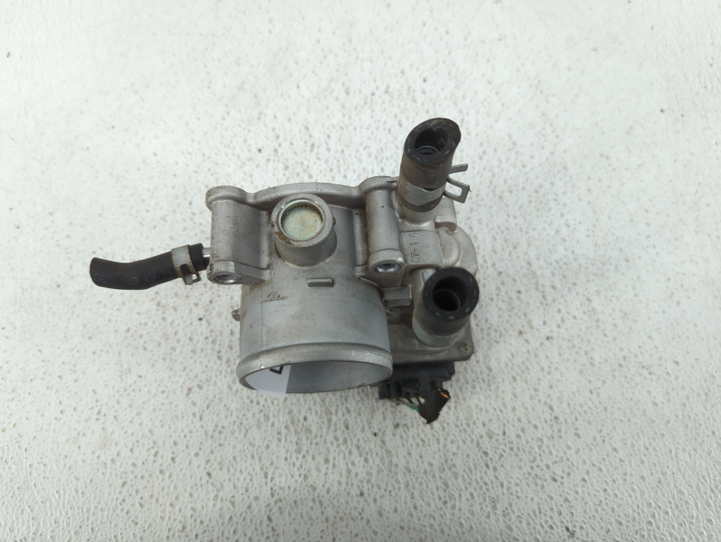 2012-2017 Hyundai Veloster Throttle Body P/N:35100-2B300 Fits Fits 2012 2013 2014 2015 2016 2017 2018 2019 OEM Used Auto Par