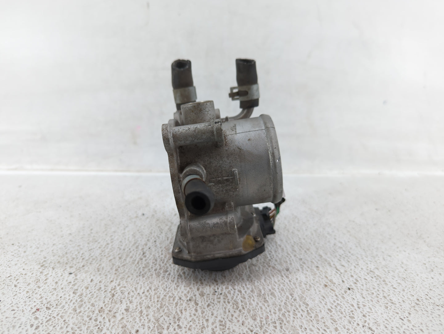 2012-2017 Hyundai Veloster Throttle Body P/N:35100-2B300 Fits Fits 2012 2013 2014 2015 2016 2017 2018 2019 OEM Used Auto Par