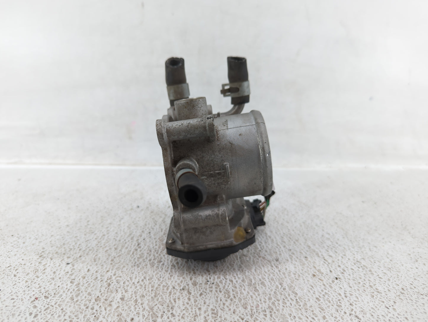 2012-2017 Hyundai Veloster Throttle Body P/N:35100-2B300 Fits Fits 2012 2013 2014 2015 2016 2017 2018 2019 OEM Used Auto Par