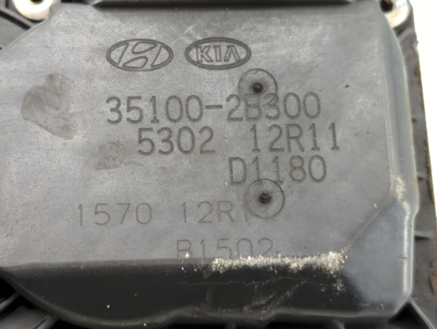 2012-2017 Hyundai Veloster Throttle Body P/N:35100-2B300 Fits Fits 2012 2013 2014 2015 2016 2017 2018 2019 OEM Used Auto Par