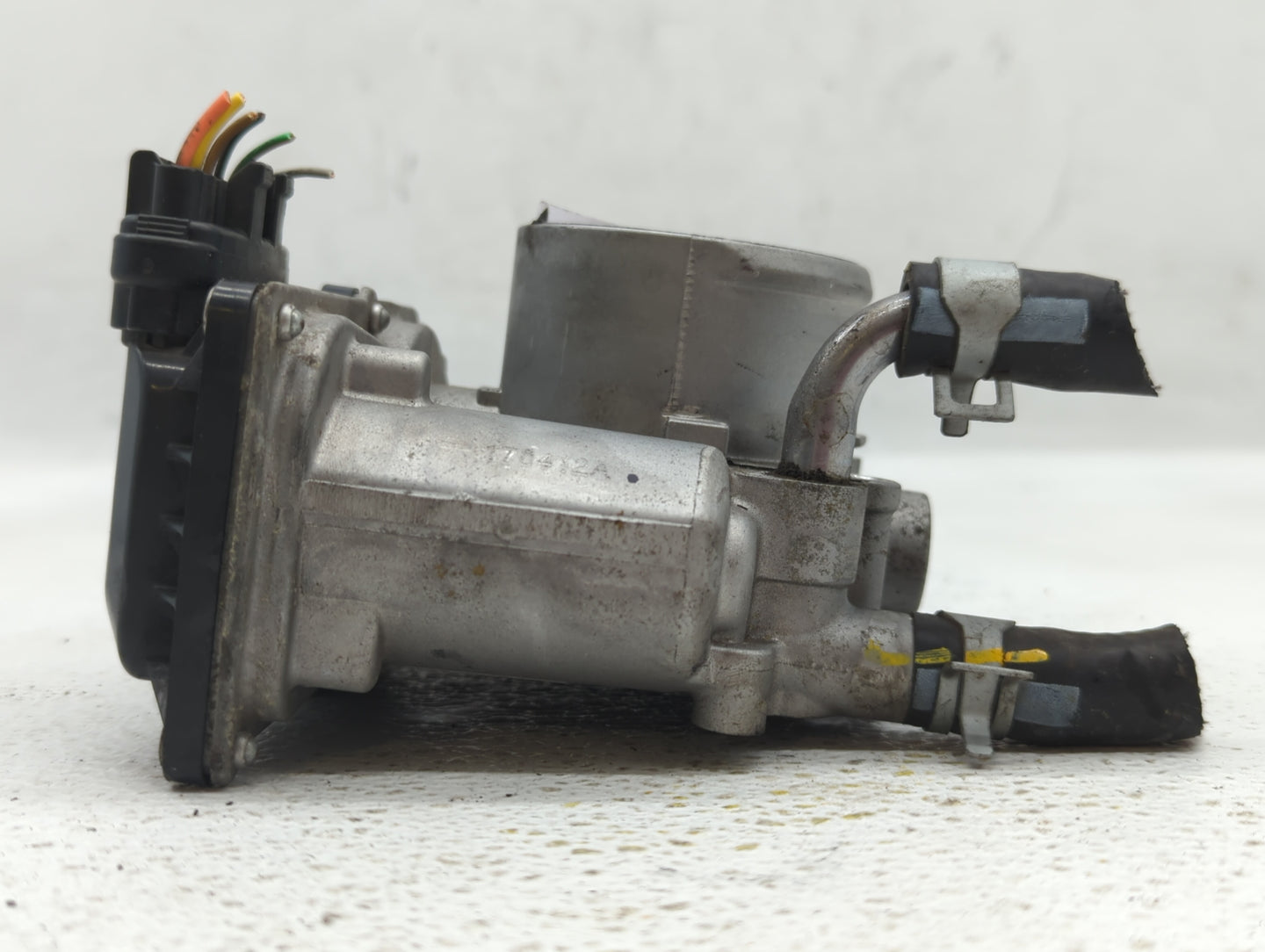 2012-2017 Hyundai Veloster Throttle Body P/N:35100-2B300 Fits Fits 2012 2013 2014 2015 2016 2017 2018 2019 OEM Used Auto Par