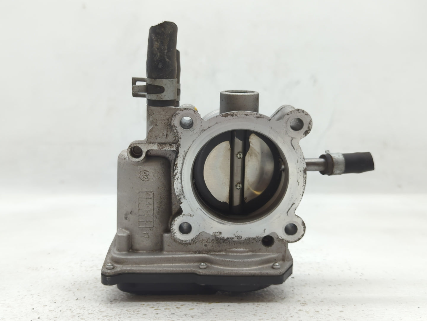 2012-2017 Hyundai Veloster Throttle Body P/N:35100-2B300 Fits Fits 2012 2013 2014 2015 2016 2017 2018 2019 OEM Used Auto Par
