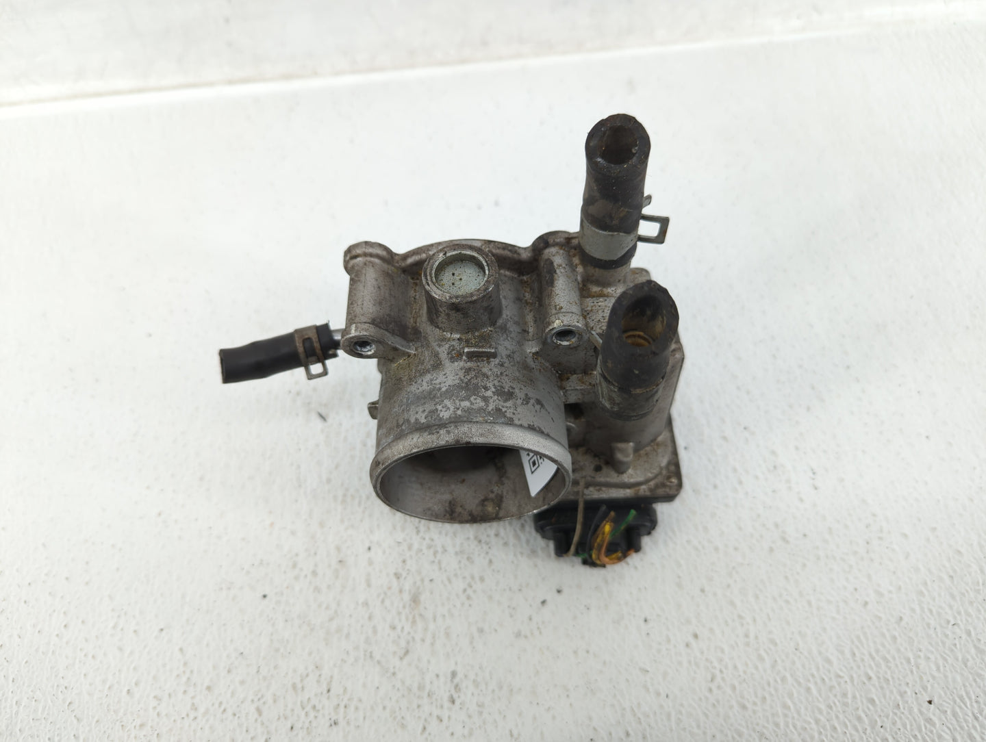 2012-2017 Hyundai Veloster Throttle Body P/N:35100-2B300 Fits Fits 2012 2013 2014 2015 2016 2017 2018 2019 OEM Used Auto Par