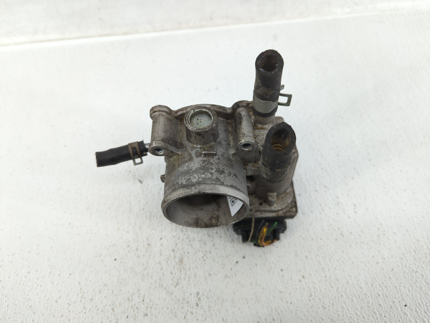 2012-2017 Hyundai Veloster Throttle Body P/N:35100-2B300 Fits Fits 2012 2013 2014 2015 2016 2017 2018 2019 OEM Used Auto Par