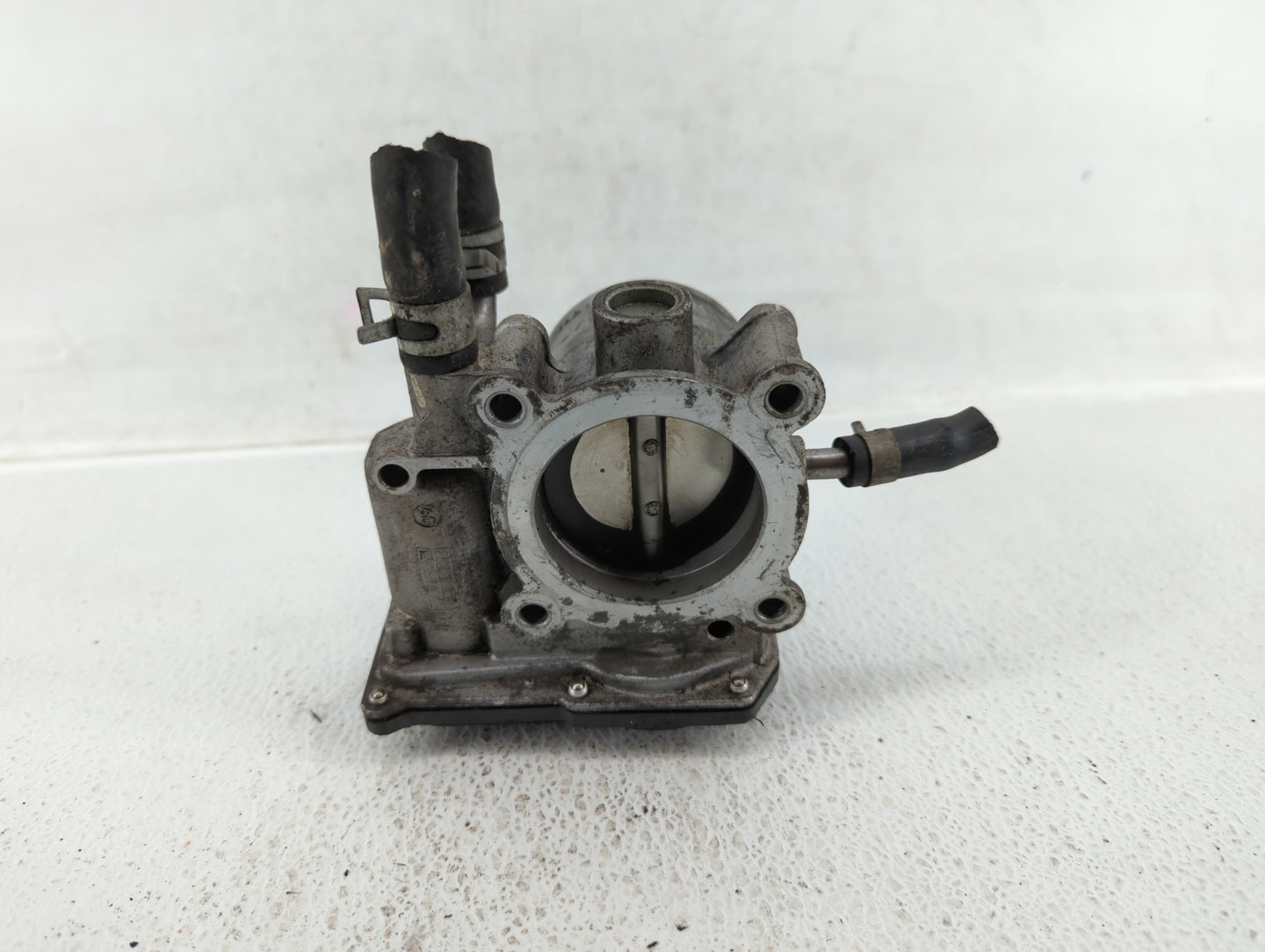2012-2017 Hyundai Veloster Throttle Body P/N:35100-2B300 Fits Fits 2012 2013 2014 2015 2016 2017 2018 2019 OEM Used Auto Par