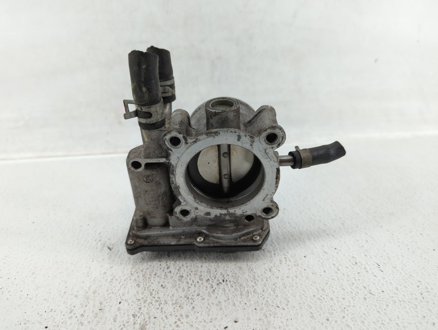 2012-2017 Hyundai Veloster Throttle Body P/N:35100-2B300 Fits Fits 2012 2013 2014 2015 2016 2017 2018 2019 OEM Used Auto Par