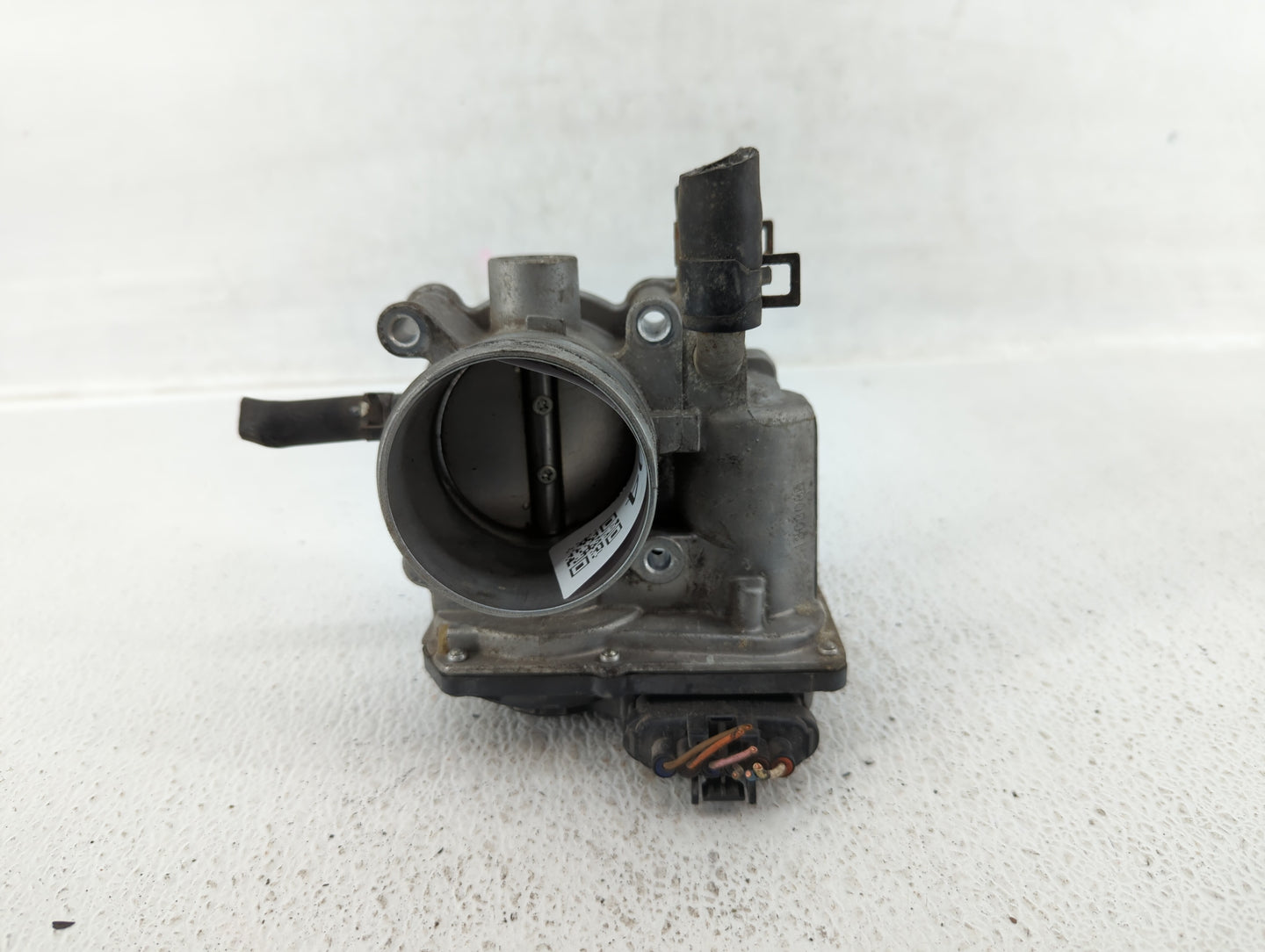 2012-2017 Hyundai Veloster Throttle Body P/N:35100-2B300 Fits Fits 2012 2013 2014 2015 2016 2017 2018 2019 OEM Used Auto Par