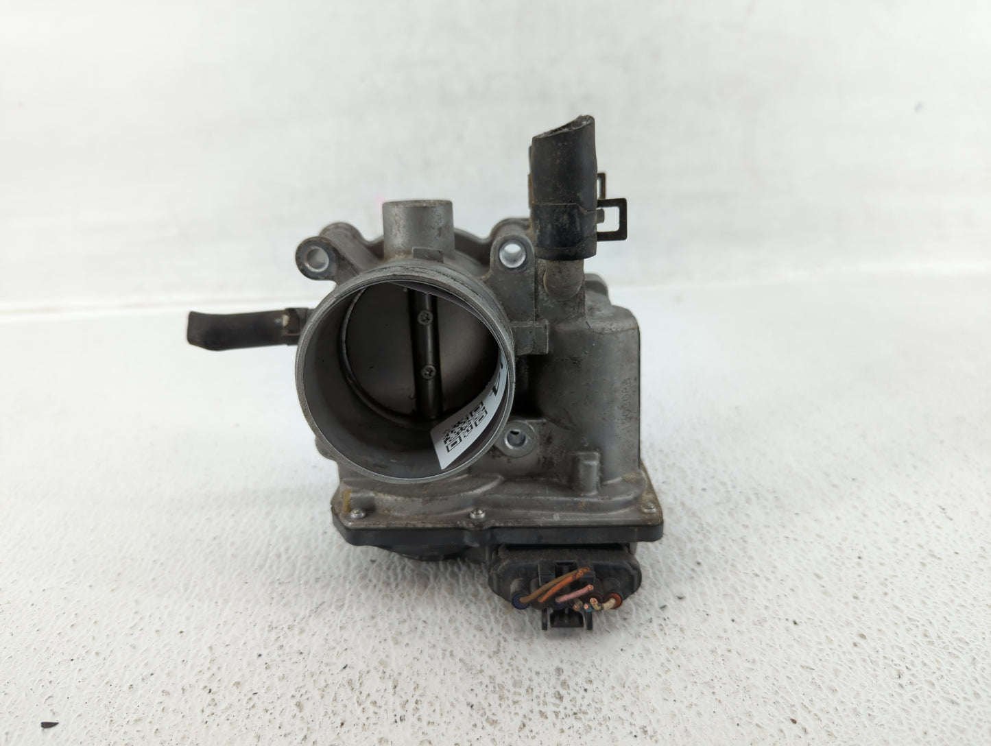 2012-2017 Hyundai Veloster Throttle Body P/N:35100-2B300 Fits Fits 2012 2013 2014 2015 2016 2017 2018 2019 OEM Used Auto Par