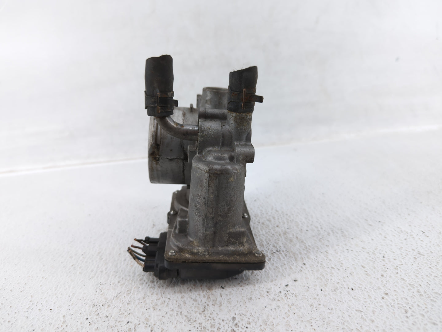 2012-2017 Hyundai Veloster Throttle Body P/N:35100-2B300 Fits Fits 2012 2013 2014 2015 2016 2017 2018 2019 OEM Used Auto Par