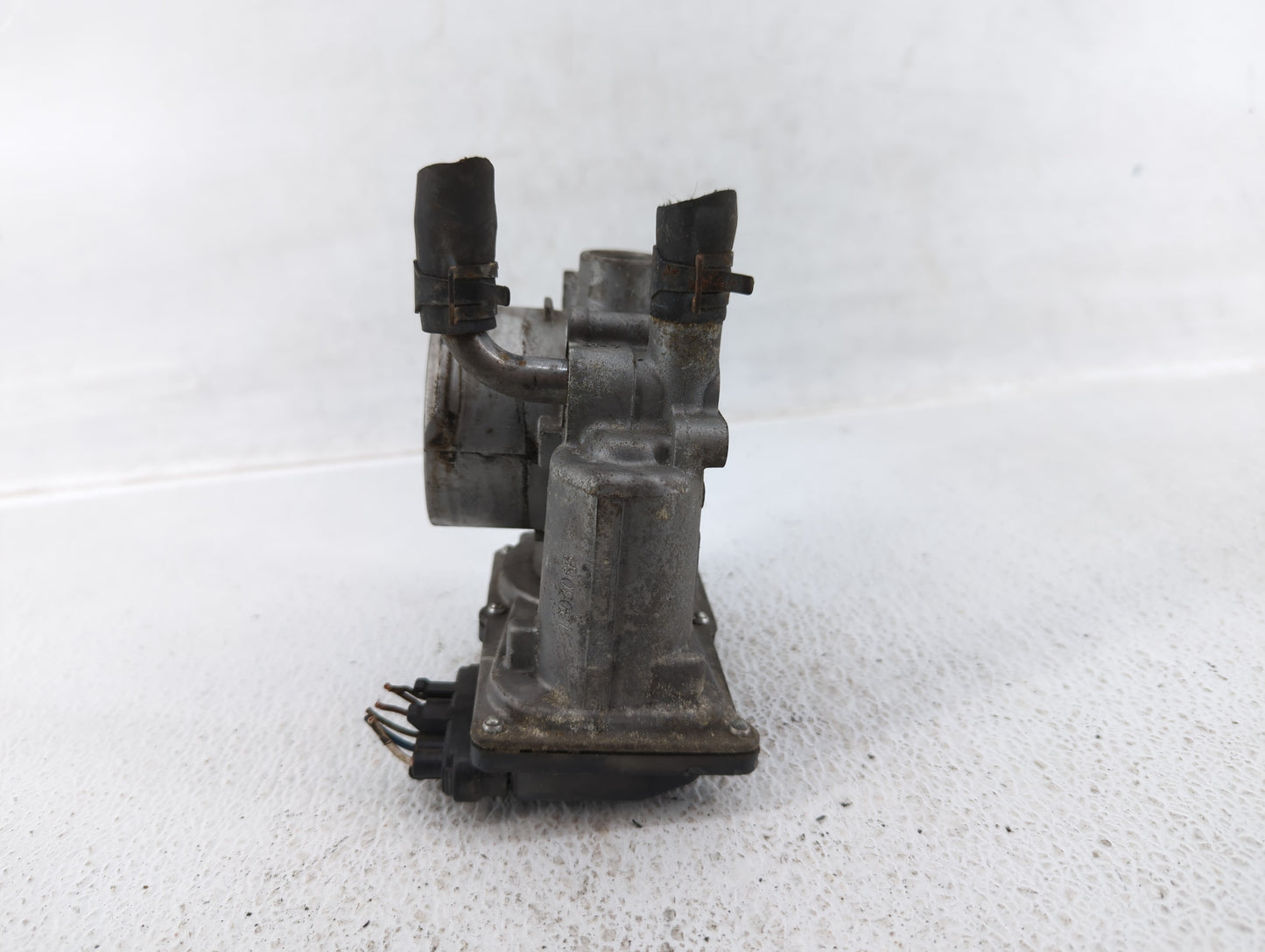 2012-2017 Hyundai Veloster Throttle Body P/N:35100-2B300 Fits Fits 2012 2013 2014 2015 2016 2017 2018 2019 OEM Used Auto Par