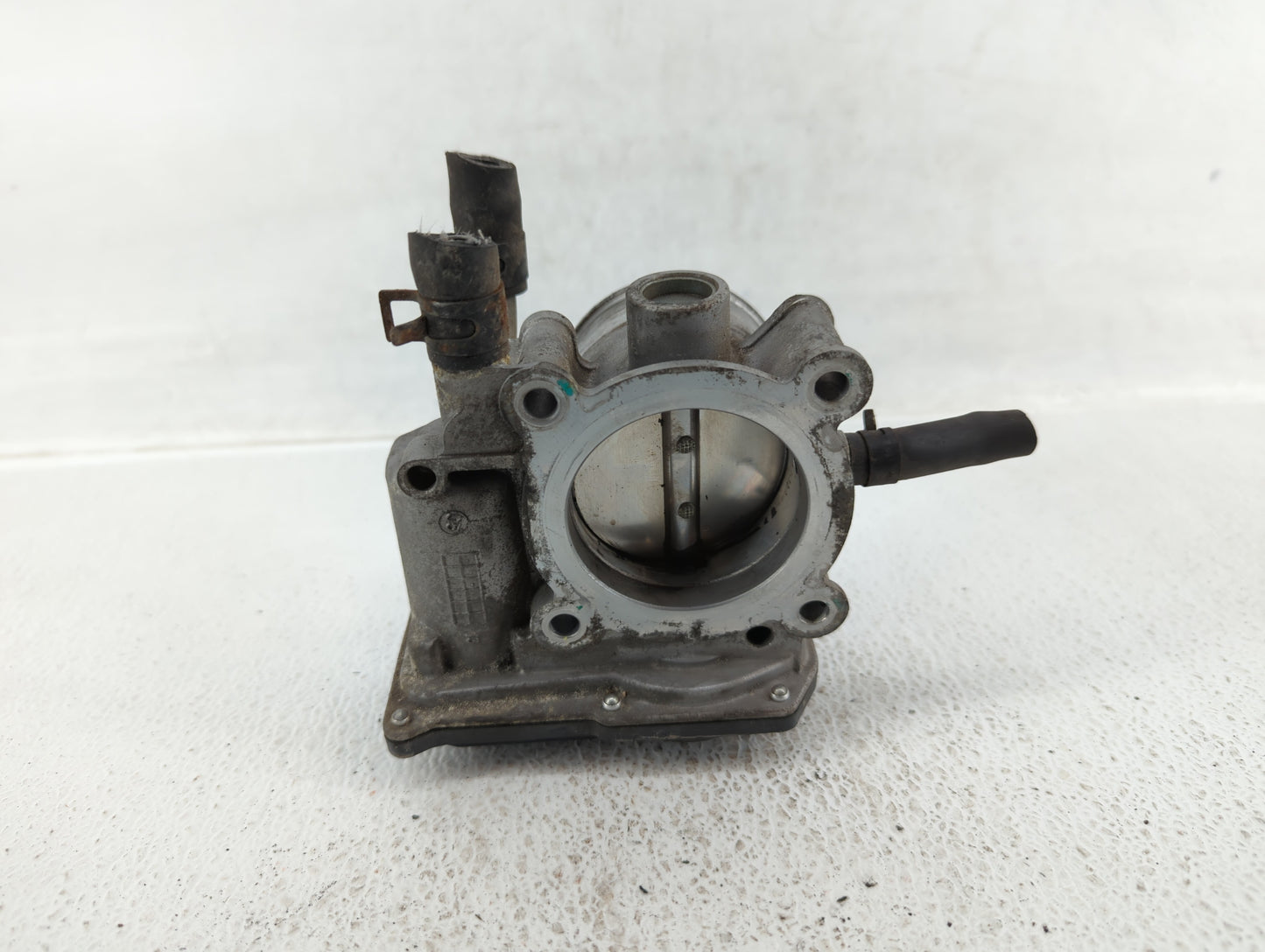 2012-2017 Hyundai Veloster Throttle Body P/N:35100-2B300 Fits Fits 2012 2013 2014 2015 2016 2017 2018 2019 OEM Used Auto Par