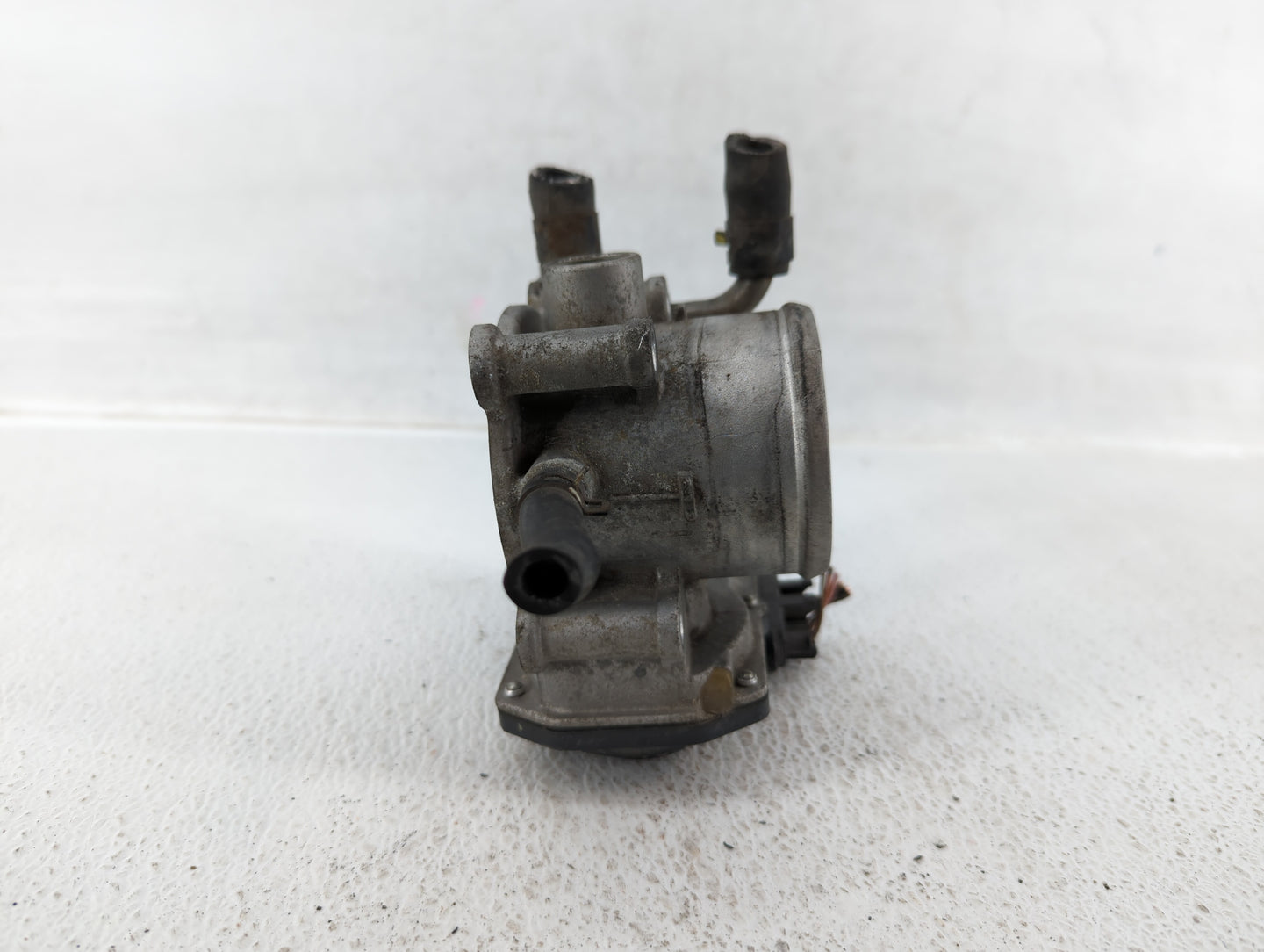 2012-2017 Hyundai Veloster Throttle Body P/N:35100-2B300 Fits Fits 2012 2013 2014 2015 2016 2017 2018 2019 OEM Used Auto Par
