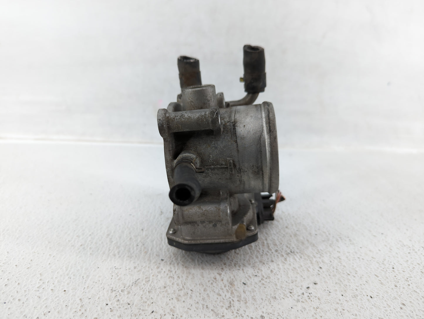 2012-2017 Hyundai Veloster Throttle Body P/N:35100-2B300 Fits Fits 2012 2013 2014 2015 2016 2017 2018 2019 OEM Used Auto Par