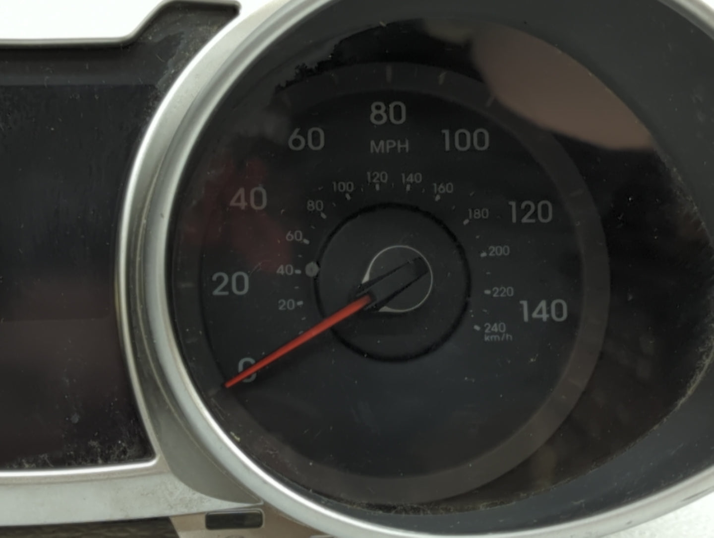 2016-2017 Hyundai Veloster Instrument Cluster Speedometer Gauges P/N:94031-2V240RDR 94031-2V201 Fits Fits 2016 2017 OEM Used