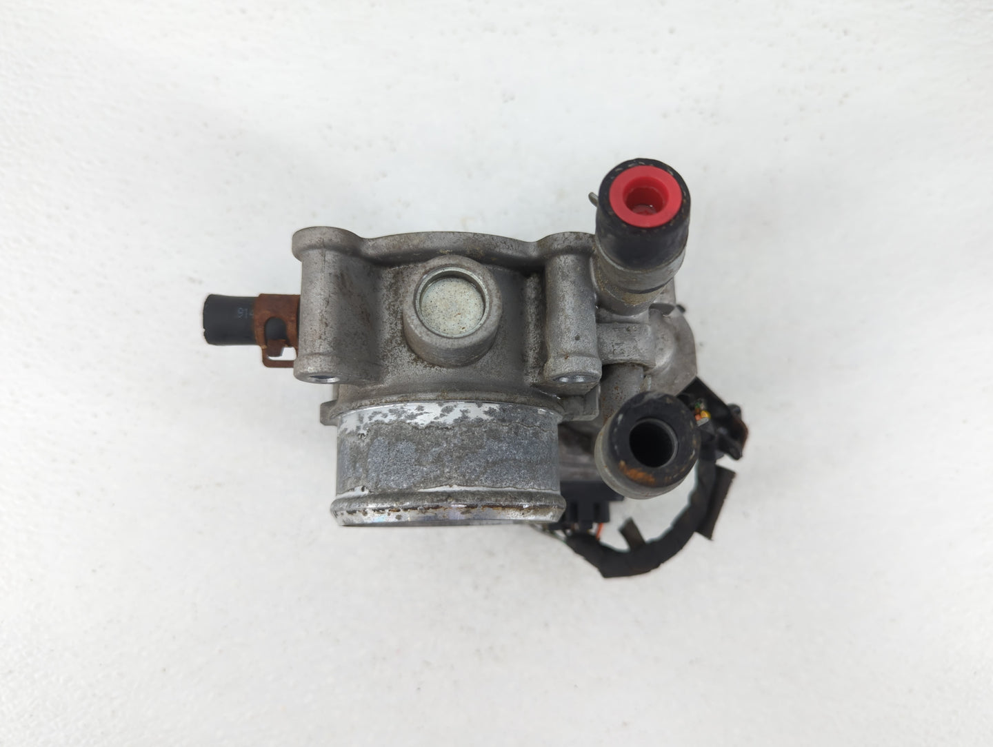2015-2020 Hyundai Veloster Throttle Body P/N:35100-2B340 Fits Fits 2015 2016 2017 2018 2019 2020 2021 2022 OEM Used Auto Par
