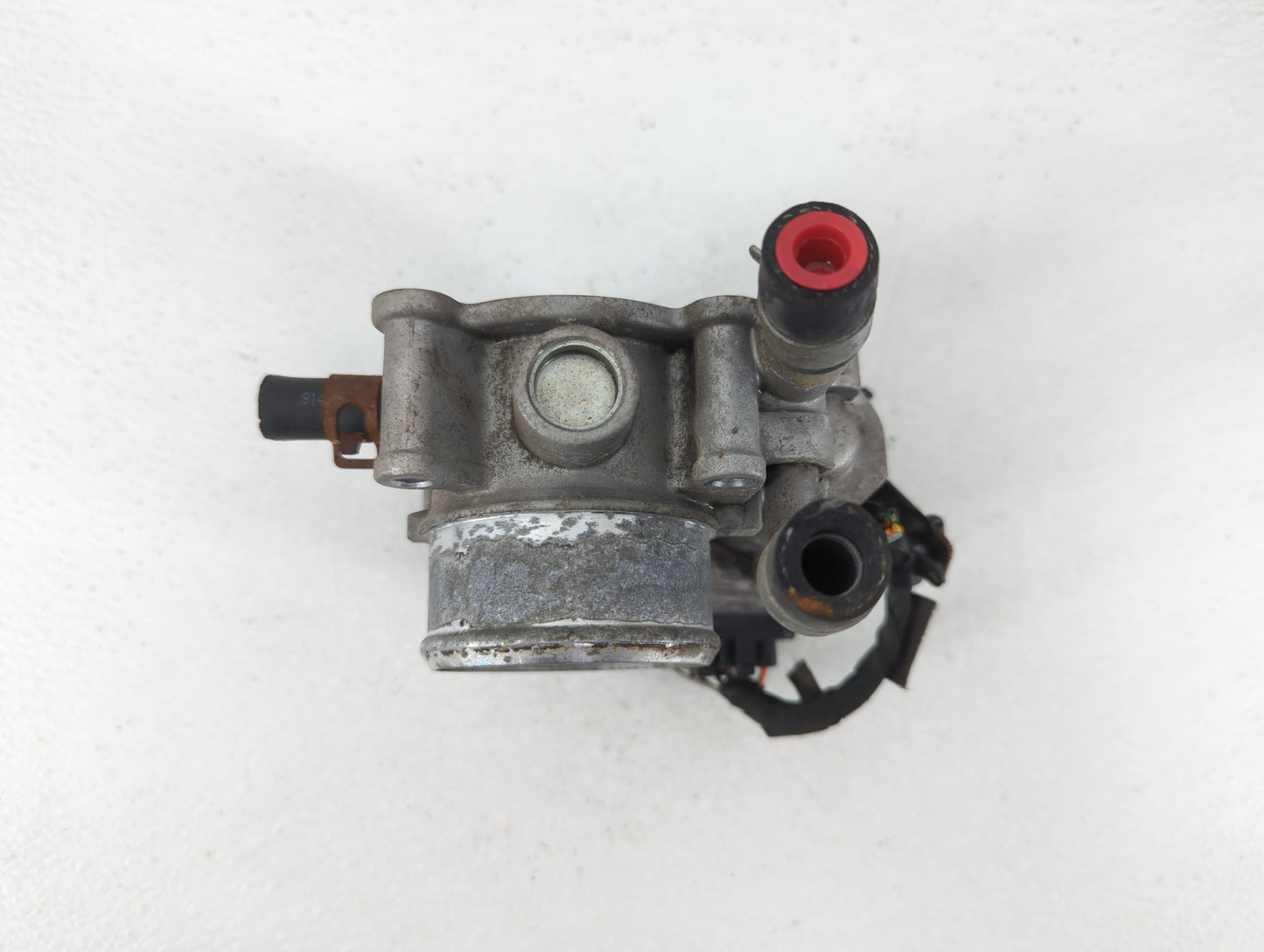2015-2020 Hyundai Veloster Throttle Body P/N:35100-2B340 Fits Fits 2015 2016 2017 2018 2019 2020 2021 2022 OEM Used Auto Par