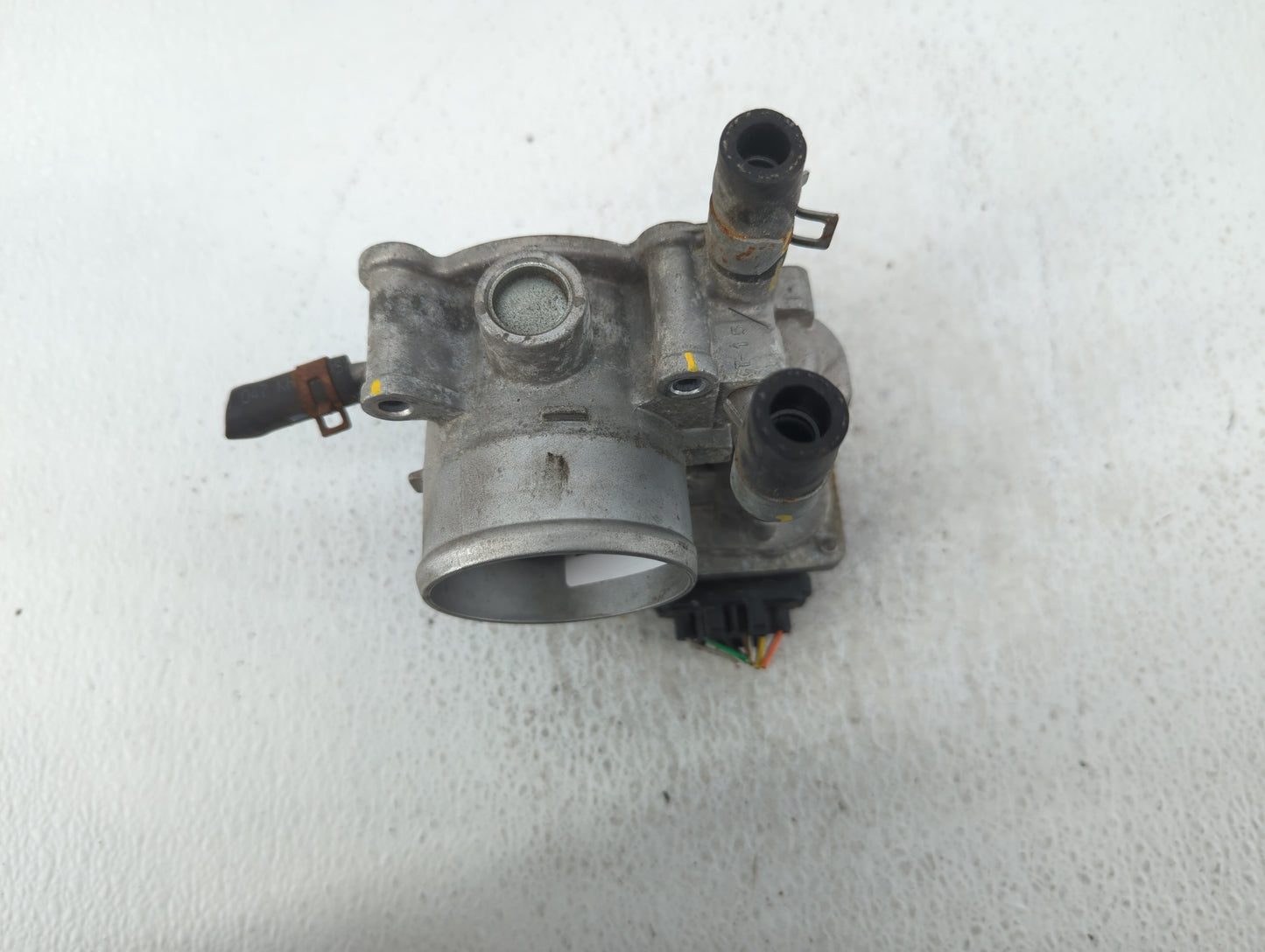 2012-2017 Hyundai Veloster Throttle Body P/N:35100-2B300 Fits Fits 2012 2013 2014 2015 2016 2017 2018 2019 OEM Used Auto Par