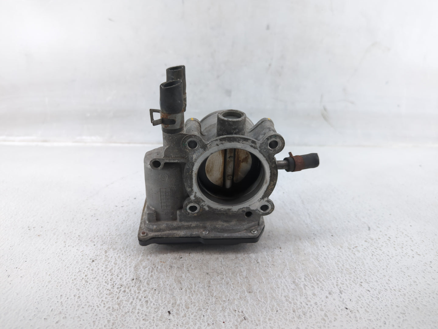 2012-2017 Hyundai Veloster Throttle Body P/N:35100-2B300 Fits Fits 2012 2013 2014 2015 2016 2017 2018 2019 OEM Used Auto Par