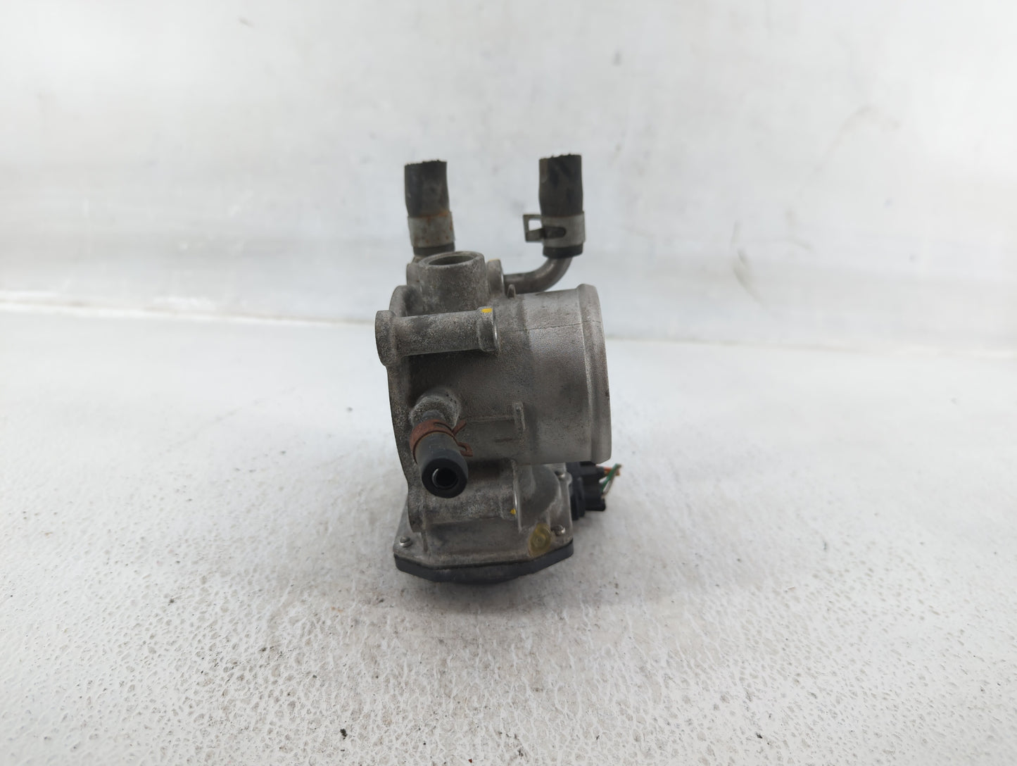 2012-2017 Hyundai Veloster Throttle Body P/N:35100-2B300 Fits Fits 2012 2013 2014 2015 2016 2017 2018 2019 OEM Used Auto Par