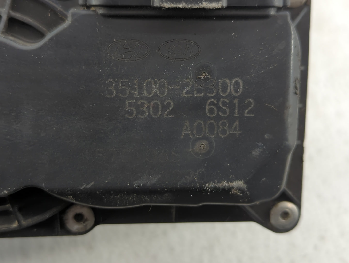 2012-2017 Hyundai Veloster Throttle Body P/N:35100-2B300 Fits Fits 2012 2013 2014 2015 2016 2017 2018 2019 OEM Used Auto Par