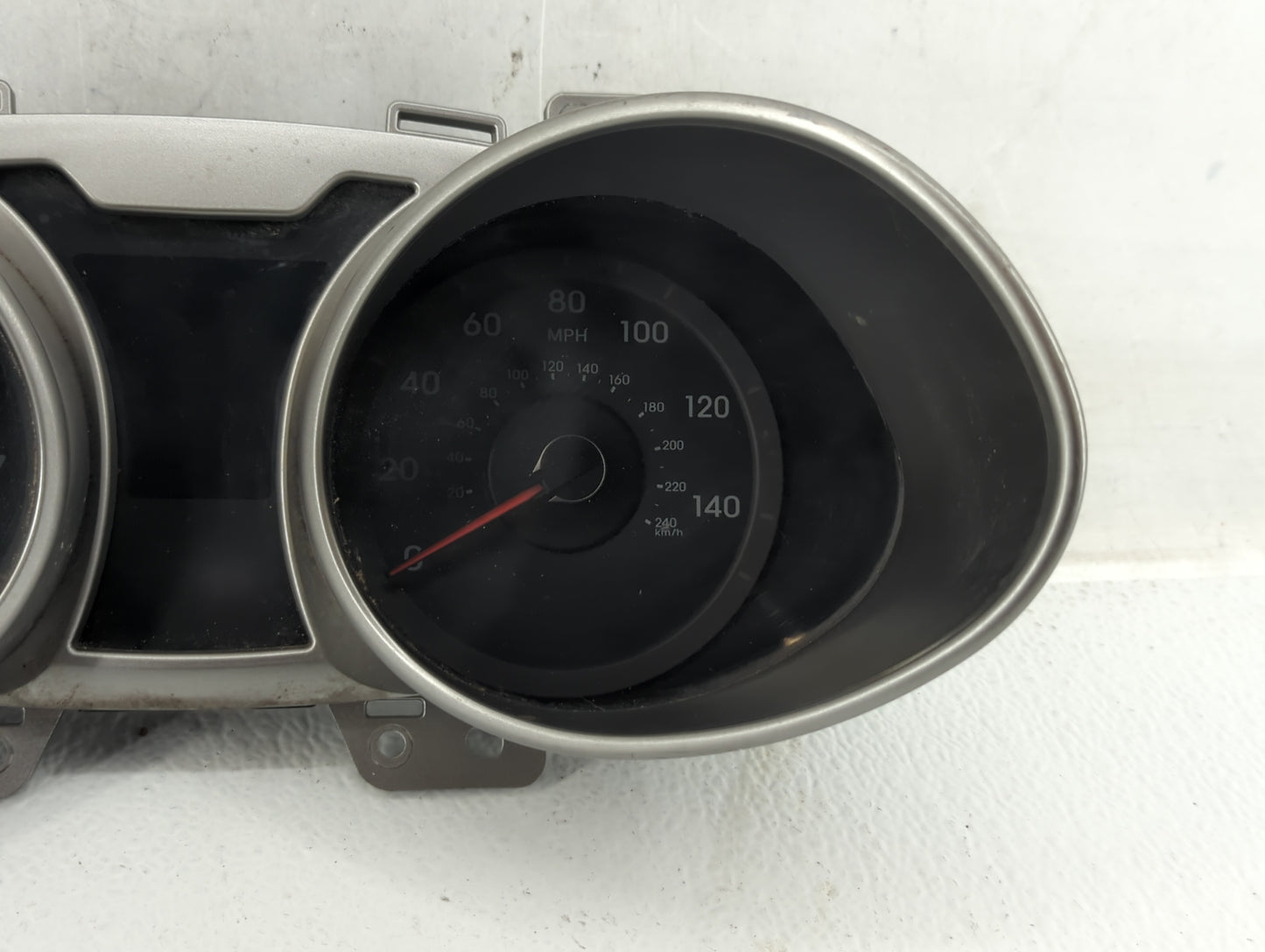 2016-2017 Hyundai Veloster Instrument Cluster Speedometer Gauges P/N:94031-2V240 94031-2V240RDR Fits Fits 2016 2017 OEM Used