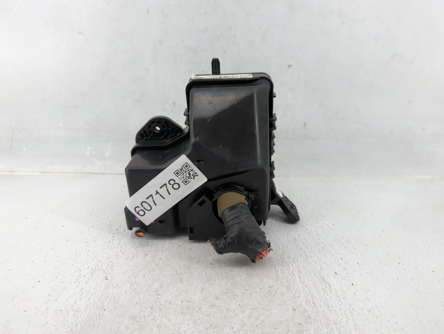2015-2017 Hyundai Veloster Fusebox Fuse Box Panel Relay Module P/N:913012V137 91301L877 Fits Fits 2015 2016 2017 OEM Used Au