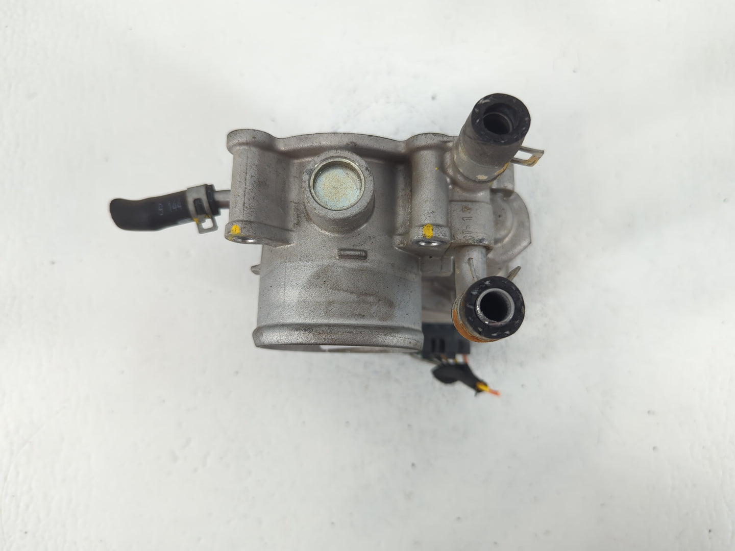 2012-2017 Hyundai Veloster Throttle Body P/N:35100-2B300 Fits Fits 2012 2013 2014 2015 2016 2017 2018 2019 OEM Used Auto Par