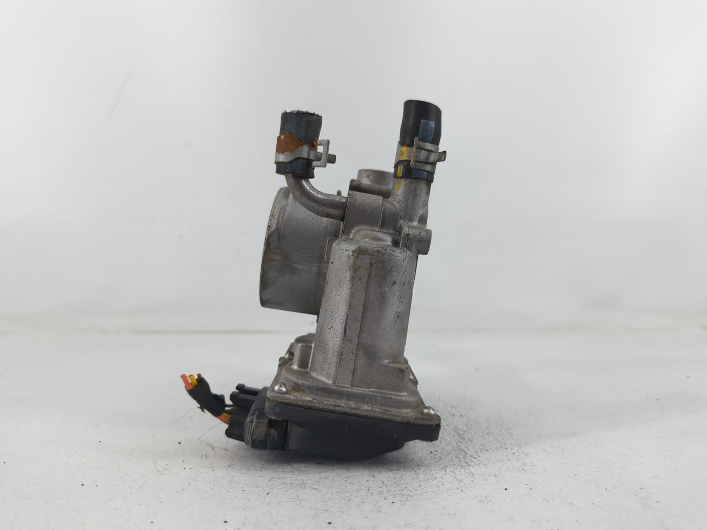 2012-2017 Hyundai Veloster Throttle Body P/N:35100-2B300 Fits Fits 2012 2013 2014 2015 2016 2017 2018 2019 OEM Used Auto Par