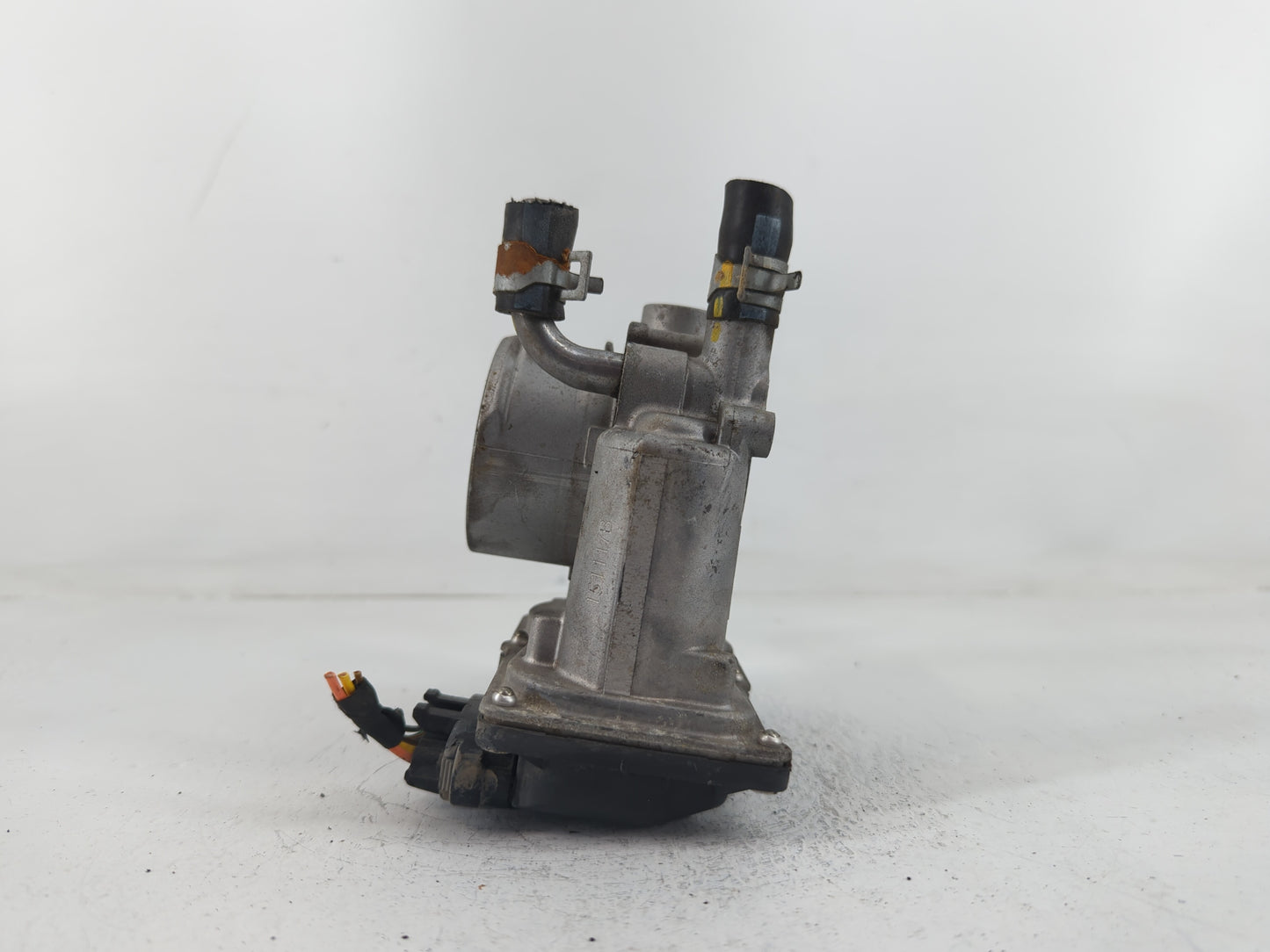 2012-2017 Hyundai Veloster Throttle Body P/N:35100-2B300 Fits Fits 2012 2013 2014 2015 2016 2017 2018 2019 OEM Used Auto Par