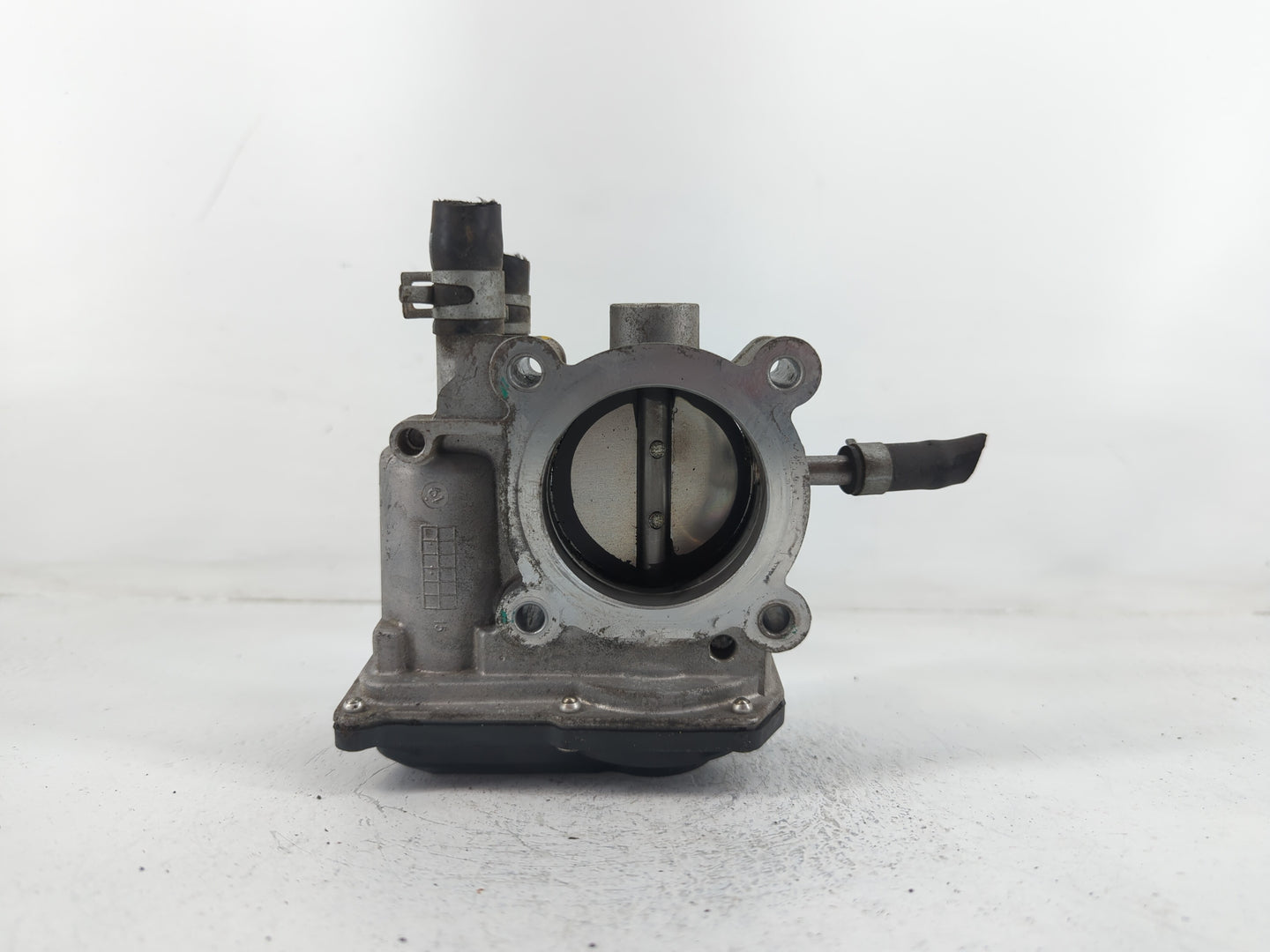 2012-2017 Hyundai Veloster Throttle Body P/N:35100-2B300 Fits Fits 2012 2013 2014 2015 2016 2017 2018 2019 OEM Used Auto Par