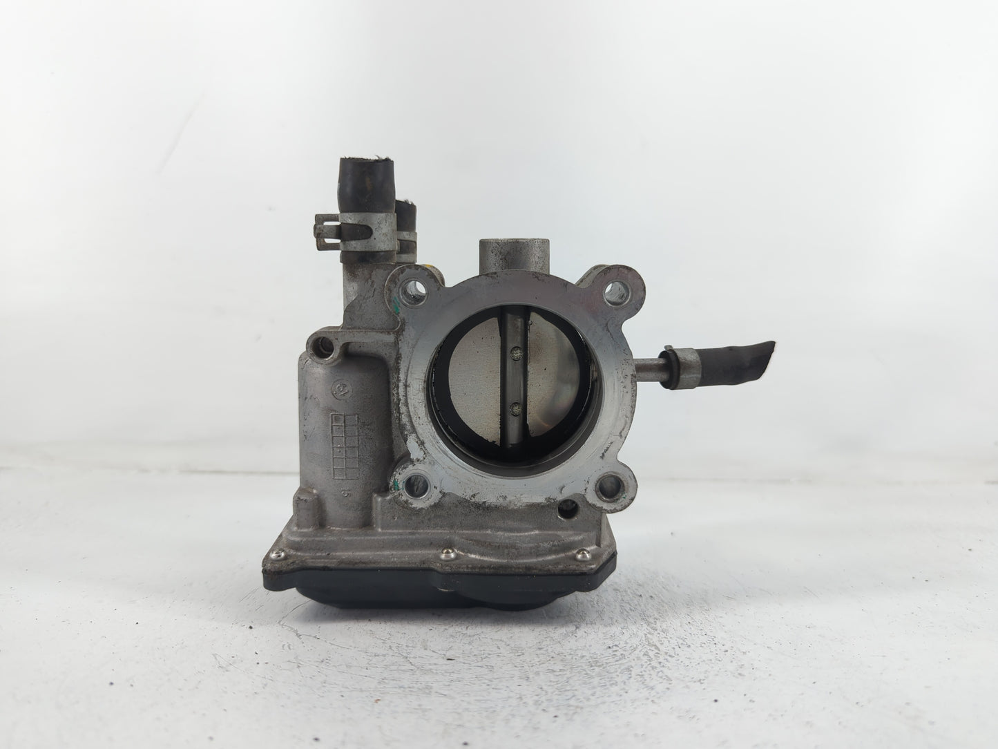 2012-2017 Hyundai Veloster Throttle Body P/N:35100-2B300 Fits Fits 2012 2013 2014 2015 2016 2017 2018 2019 OEM Used Auto Par