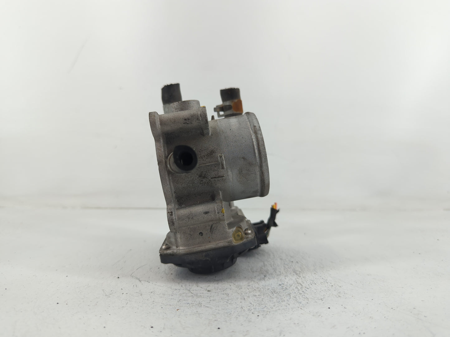2012-2017 Hyundai Veloster Throttle Body P/N:35100-2B300 Fits Fits 2012 2013 2014 2015 2016 2017 2018 2019 OEM Used Auto Par